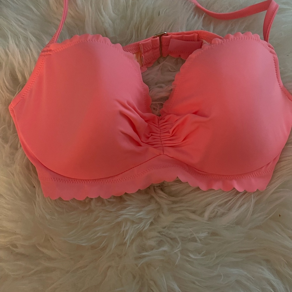 Victoria’s Secret The Getaway Scallop Bikini Top 36C Coral